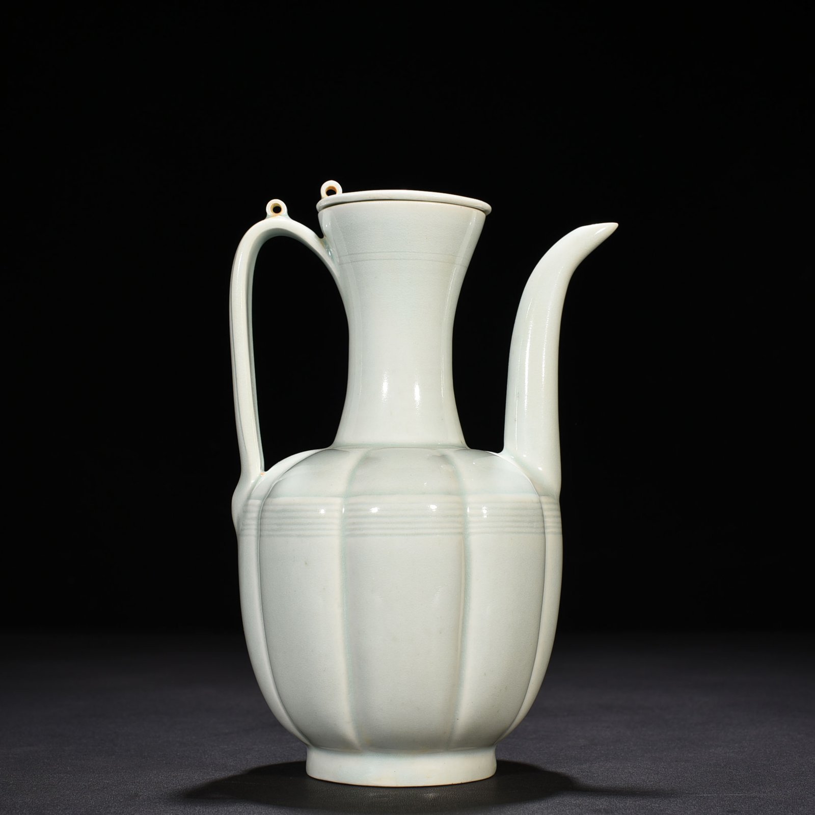 Song Dynasty Hutian kiln shadow green glaze melon-shaped teapot