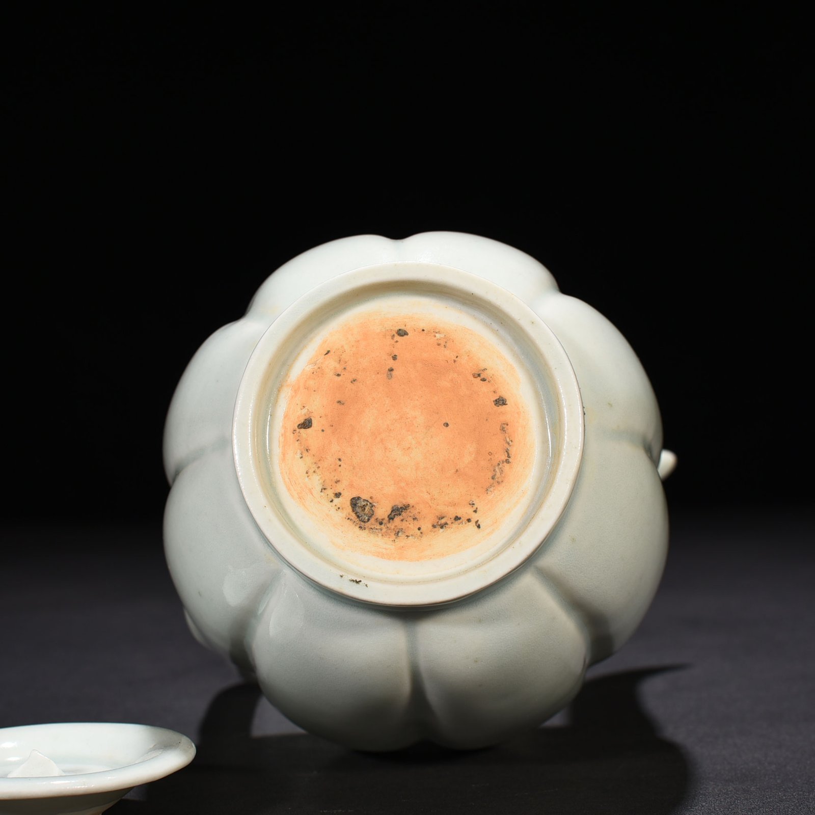 Song Dynasty Hutian kiln shadow green glaze melon-shaped teapot