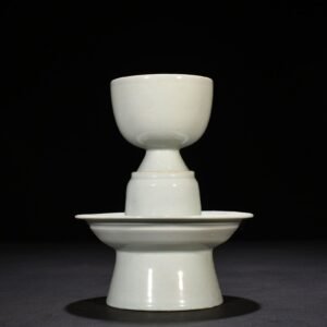 Song Dynasty Hutian kiln shadow celadon lamp holder