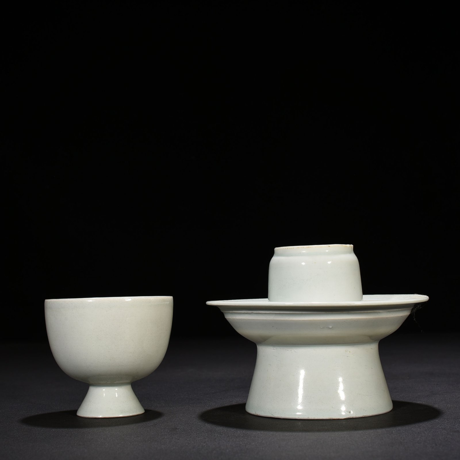 Song Dynasty Hutian kiln shadow celadon lamp holder