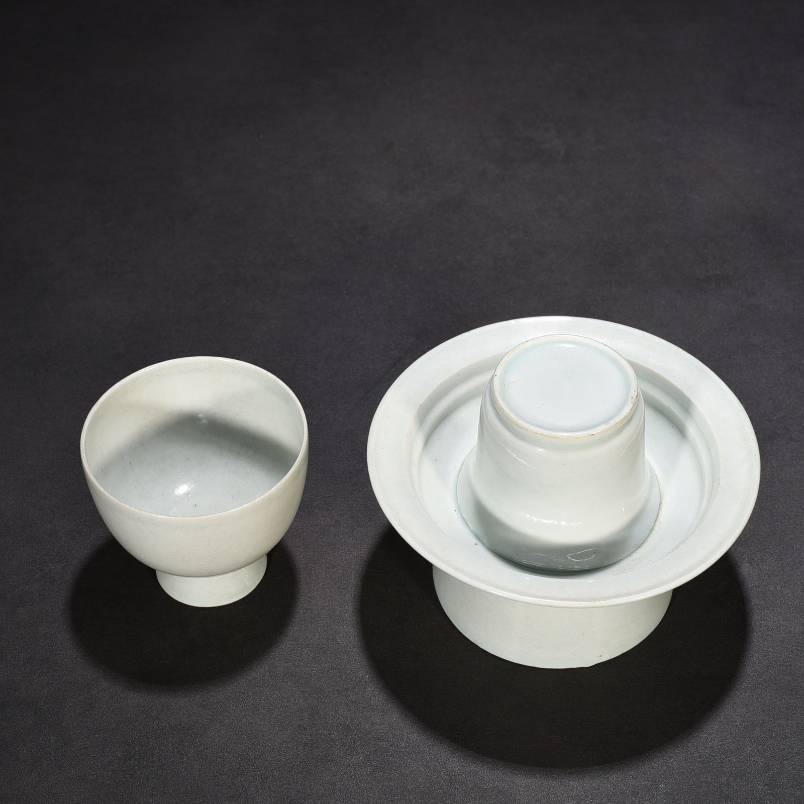 Song Dynasty Hutian kiln shadow celadon lamp holder