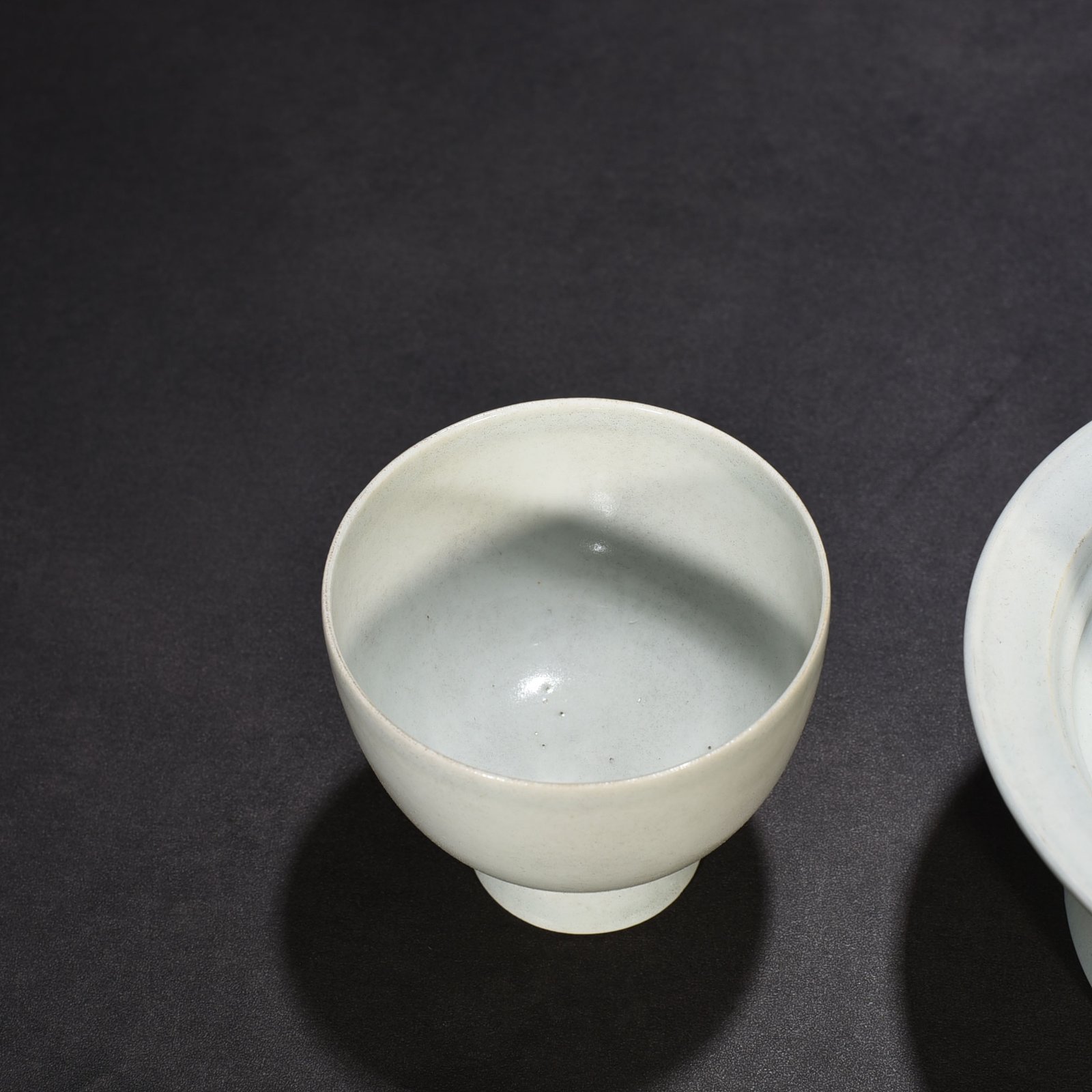 Song Dynasty Hutian kiln shadow celadon lamp holder