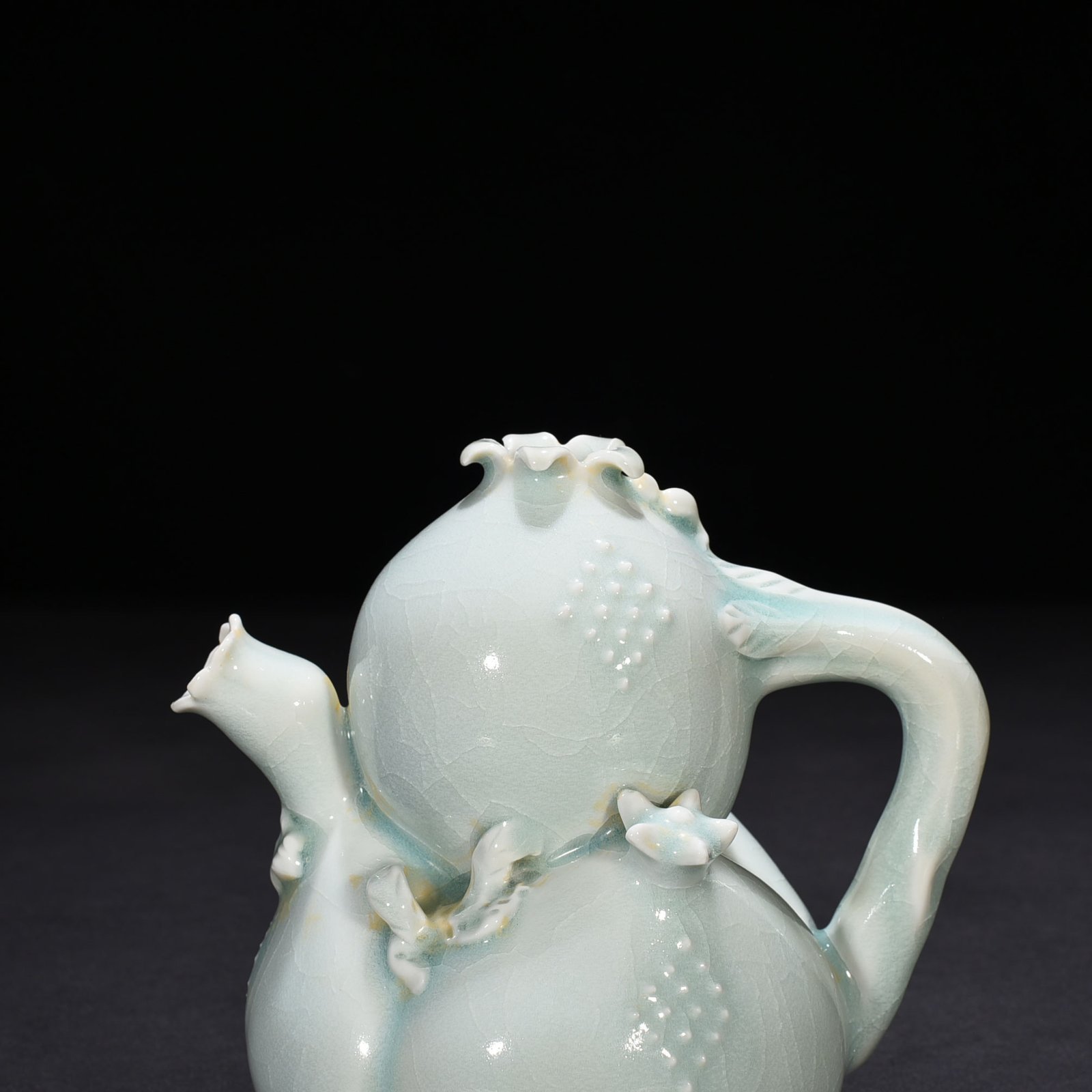 Song Dynasty Hutian kiln shadow celadon pomegranate ewer