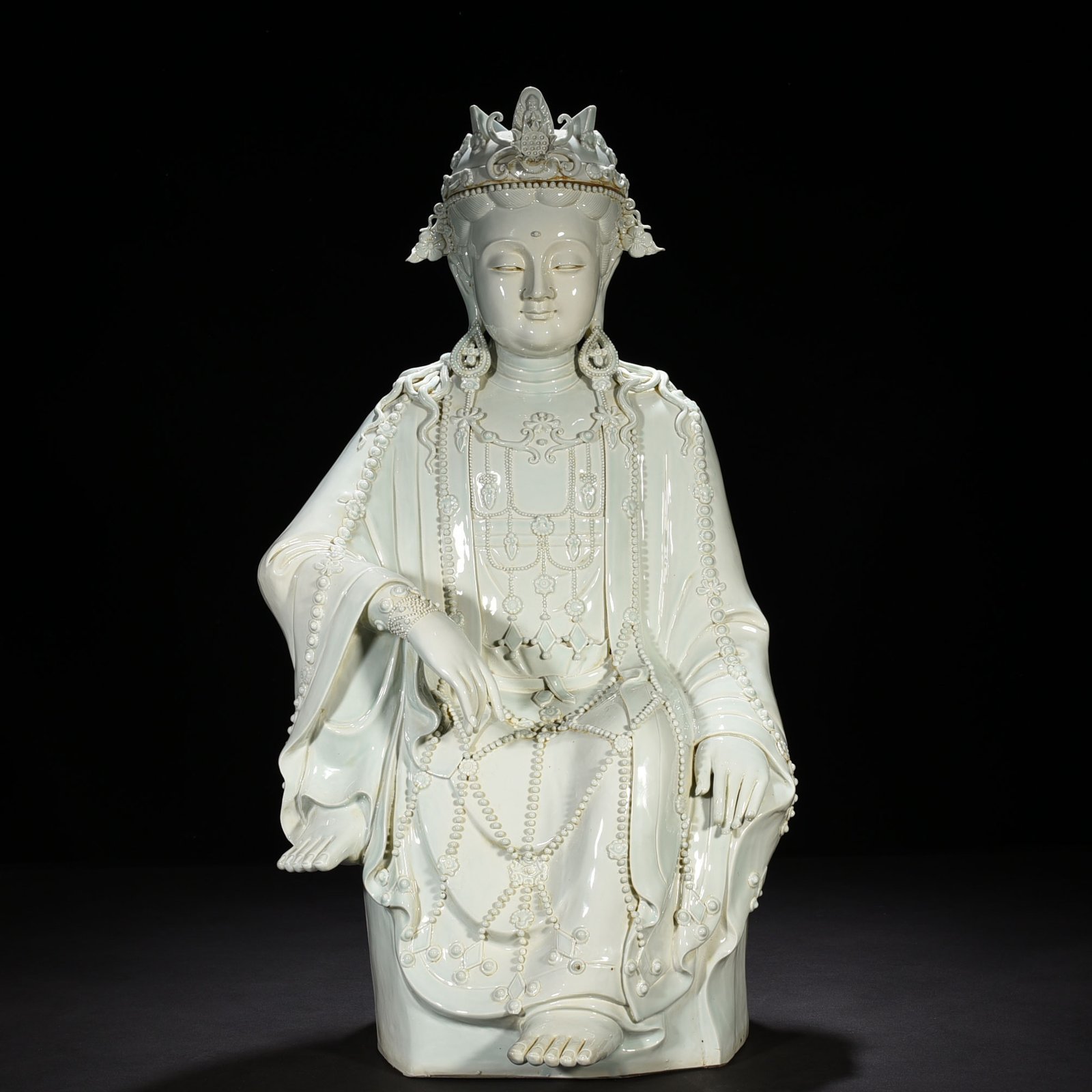 Song Dynasty Hutian Kiln Shadow Celadon Guanyin