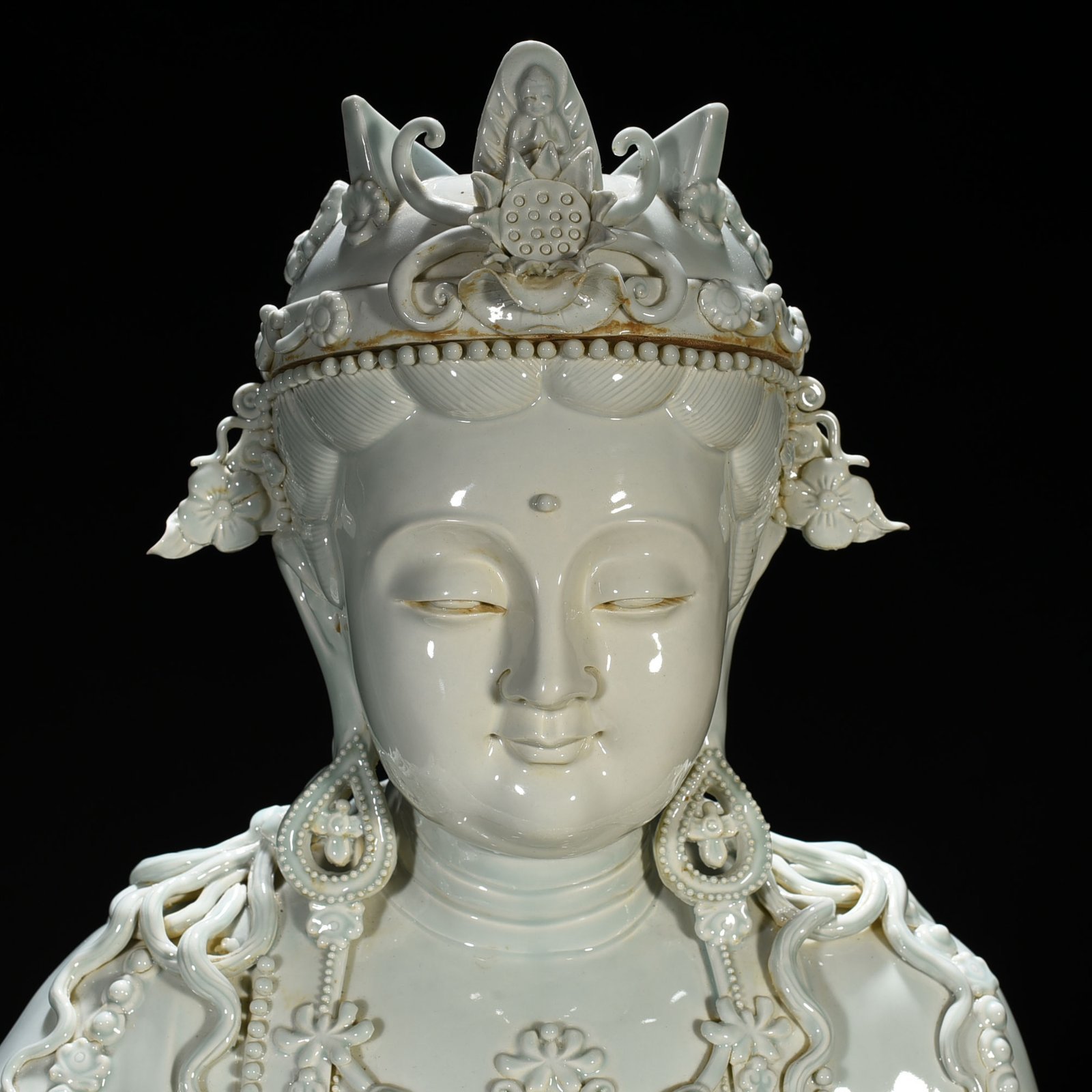 Song Dynasty Hutian Kiln Shadow Celadon Guanyin