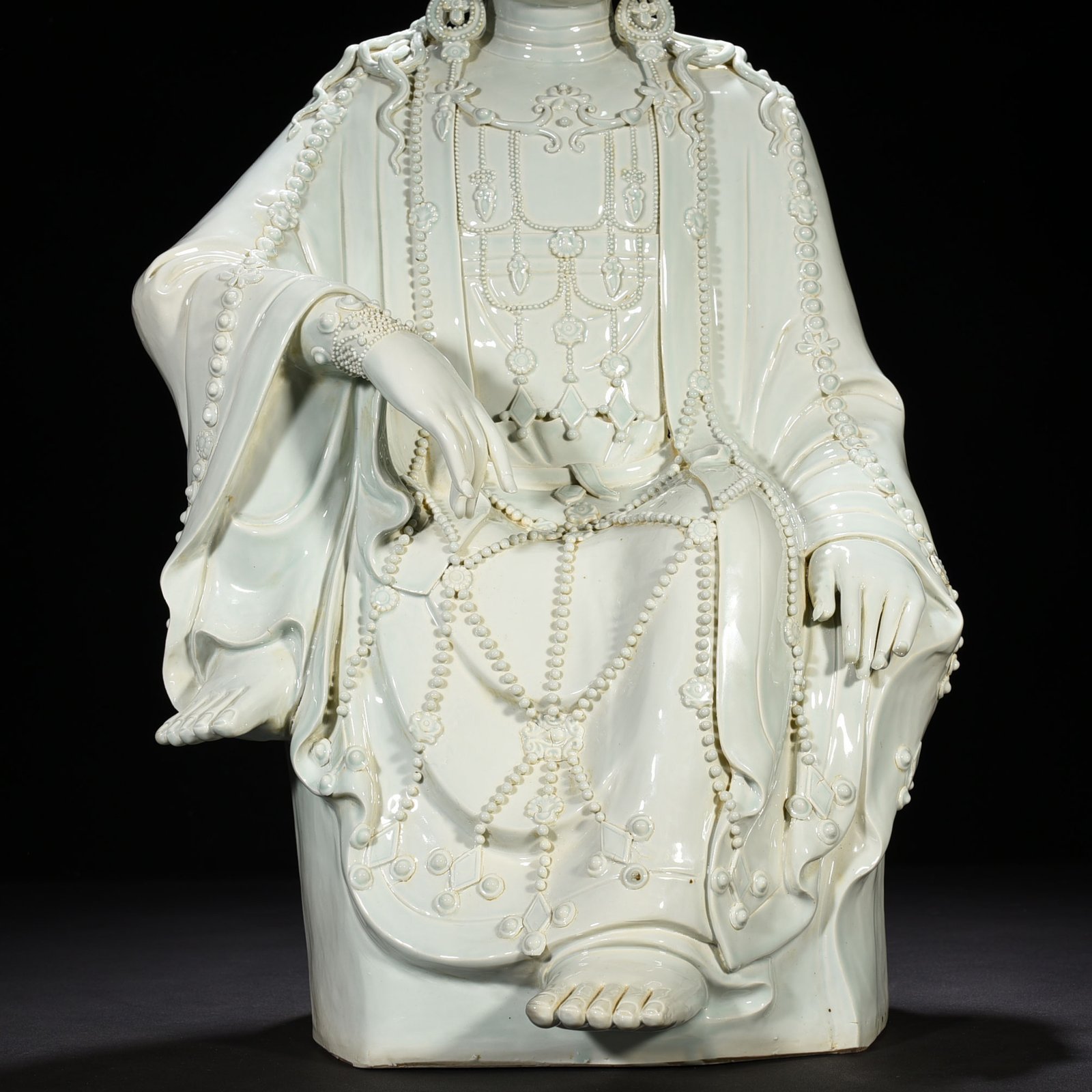Song Dynasty Hutian Kiln Shadow Celadon Guanyin