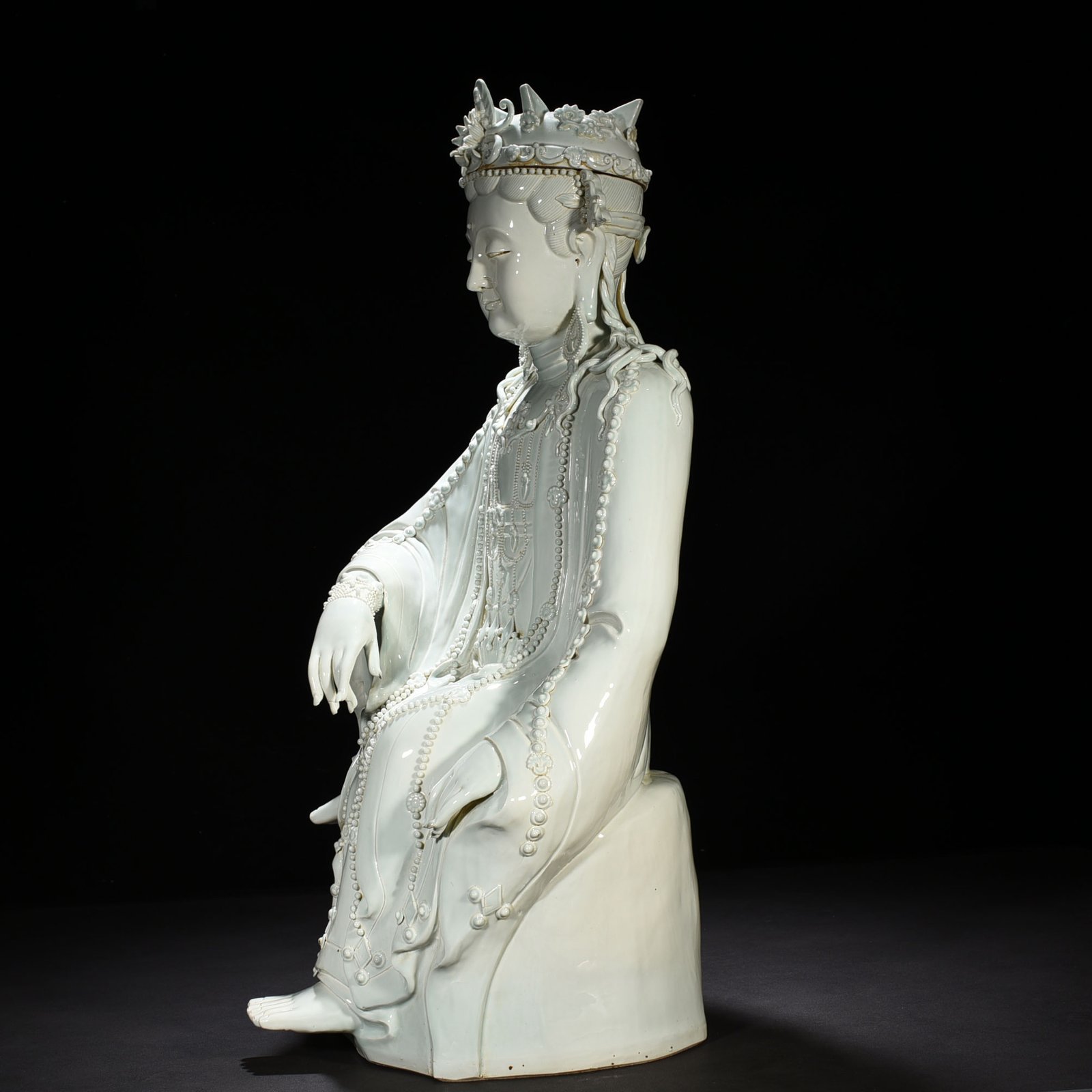 Song Dynasty Hutian Kiln Shadow Celadon Guanyin