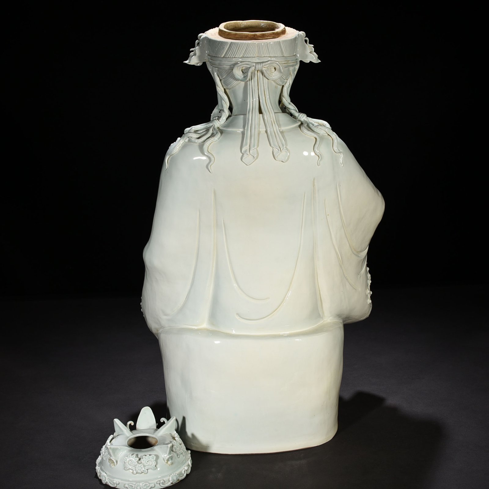 Song Dynasty Hutian Kiln Shadow Celadon Guanyin