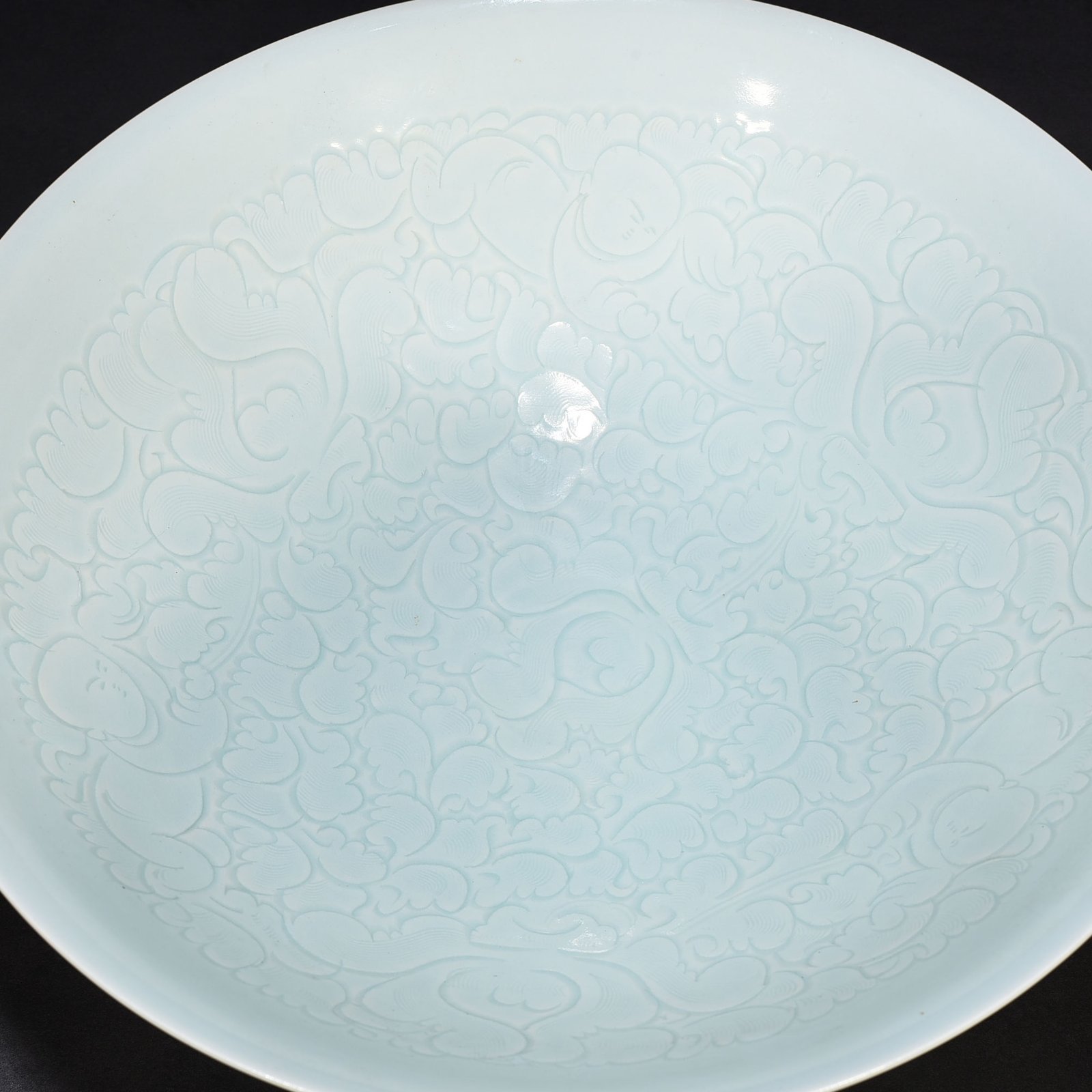 Song Dynasty Hutian kiln shadow celadon large bowl with Panzhi doll pattern