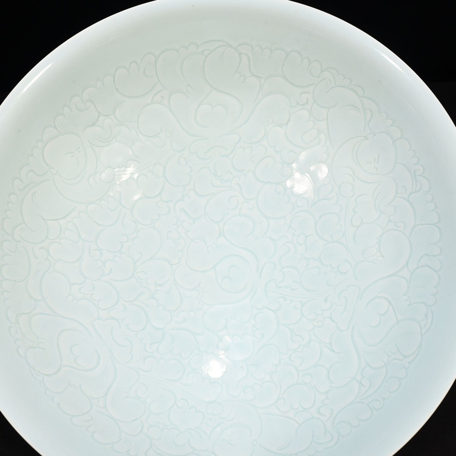 Song Dynasty Hutian kiln shadow celadon large bowl with Panzhi doll pattern
