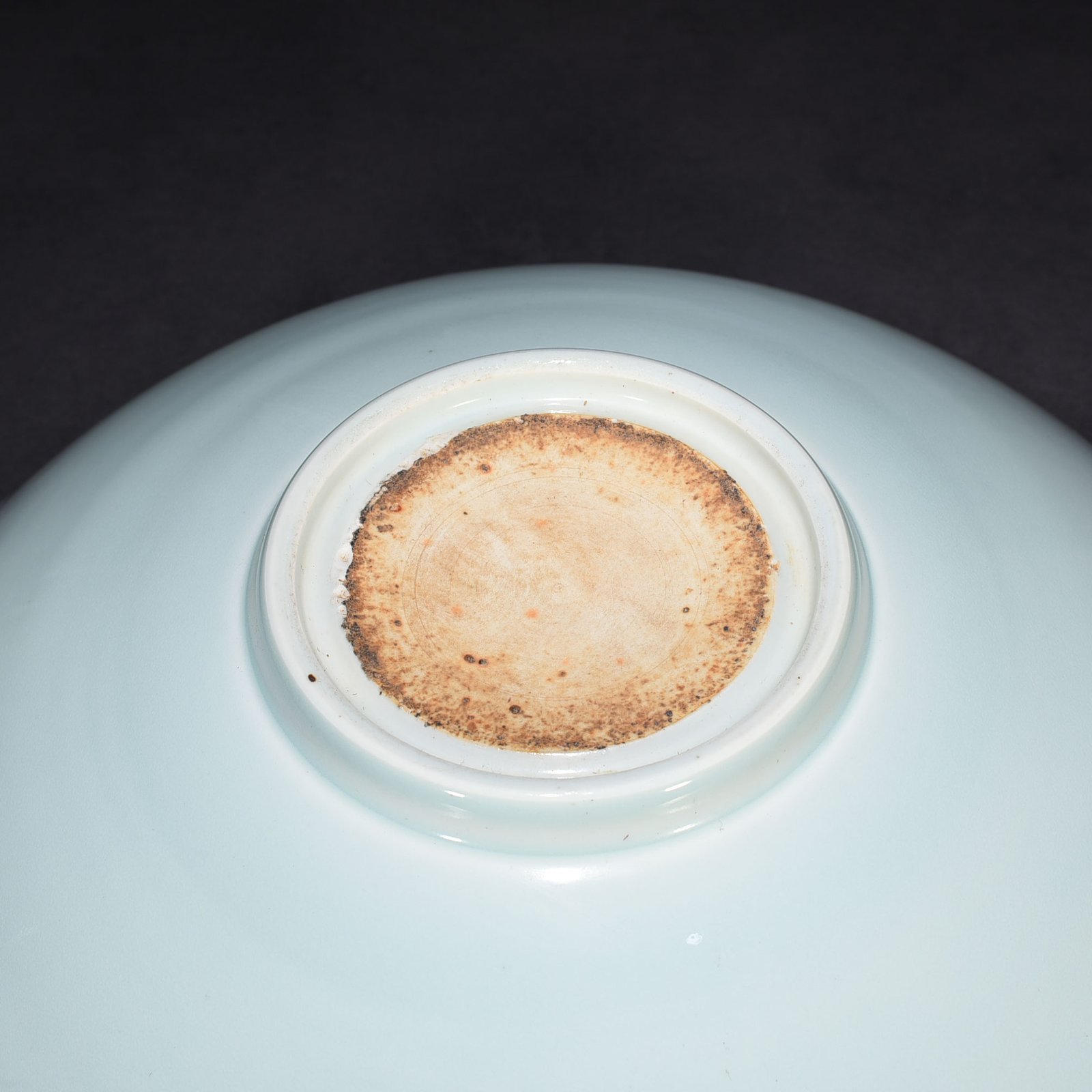 Song Dynasty Hutian kiln shadow celadon large bowl with Panzhi doll pattern