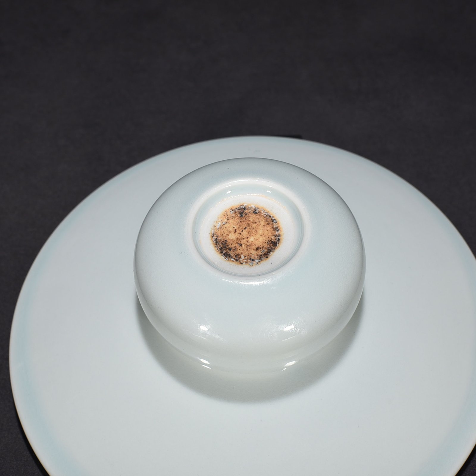 Song Dynasty Hutian kiln shadow celadon carving Panzhi doll pattern slag bucket
