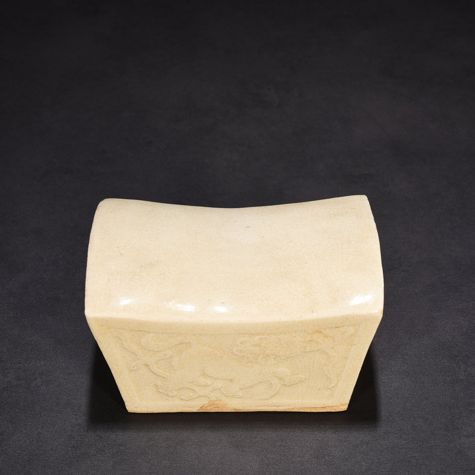 Song Dynasty Hutian kiln carved lion pattern ingot pillow