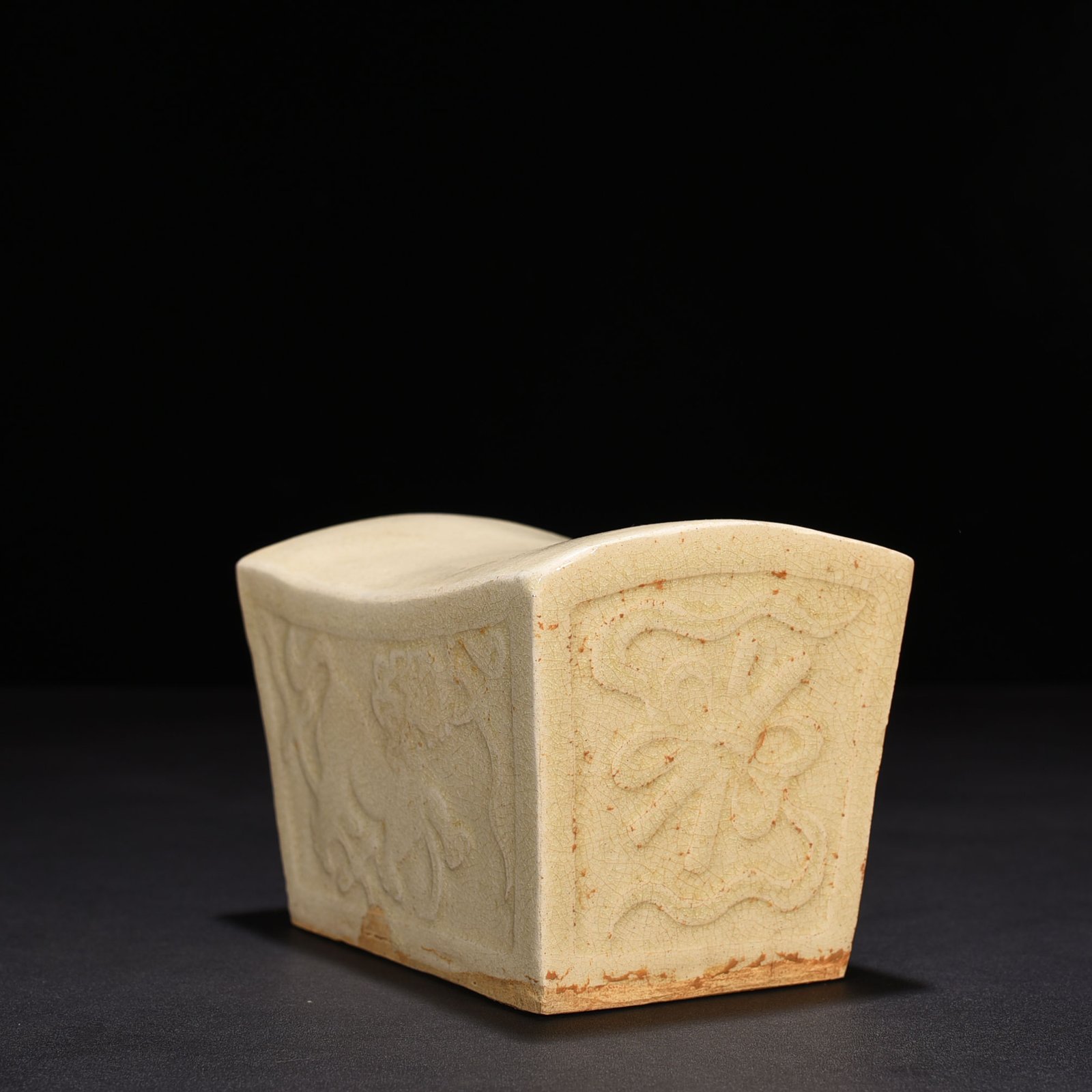 Song Dynasty Hutian kiln carved lion pattern ingot pillow
