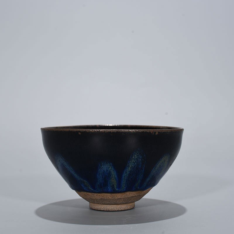 Song Dynasty’s dazzling blue glaze lamp