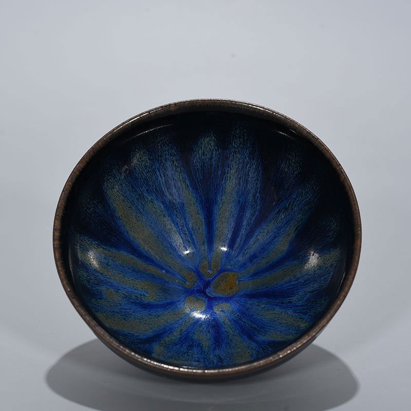 Song Dynasty’s dazzling blue glaze lamp