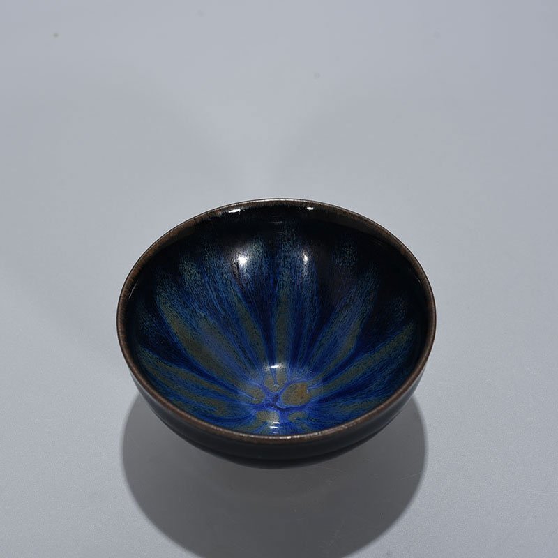 Song Dynasty’s dazzling blue glaze lamp