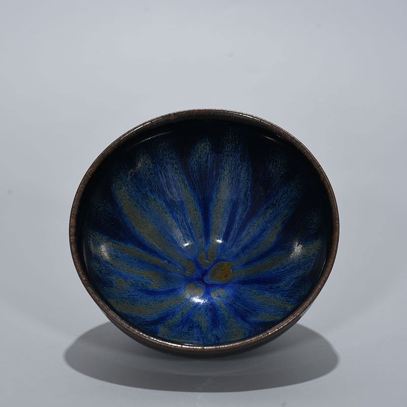 Song Dynasty’s dazzling blue glaze lamp
