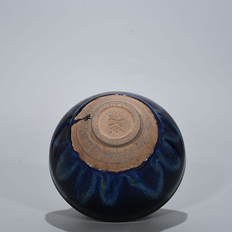 Song Dynasty’s dazzling blue glaze lamp