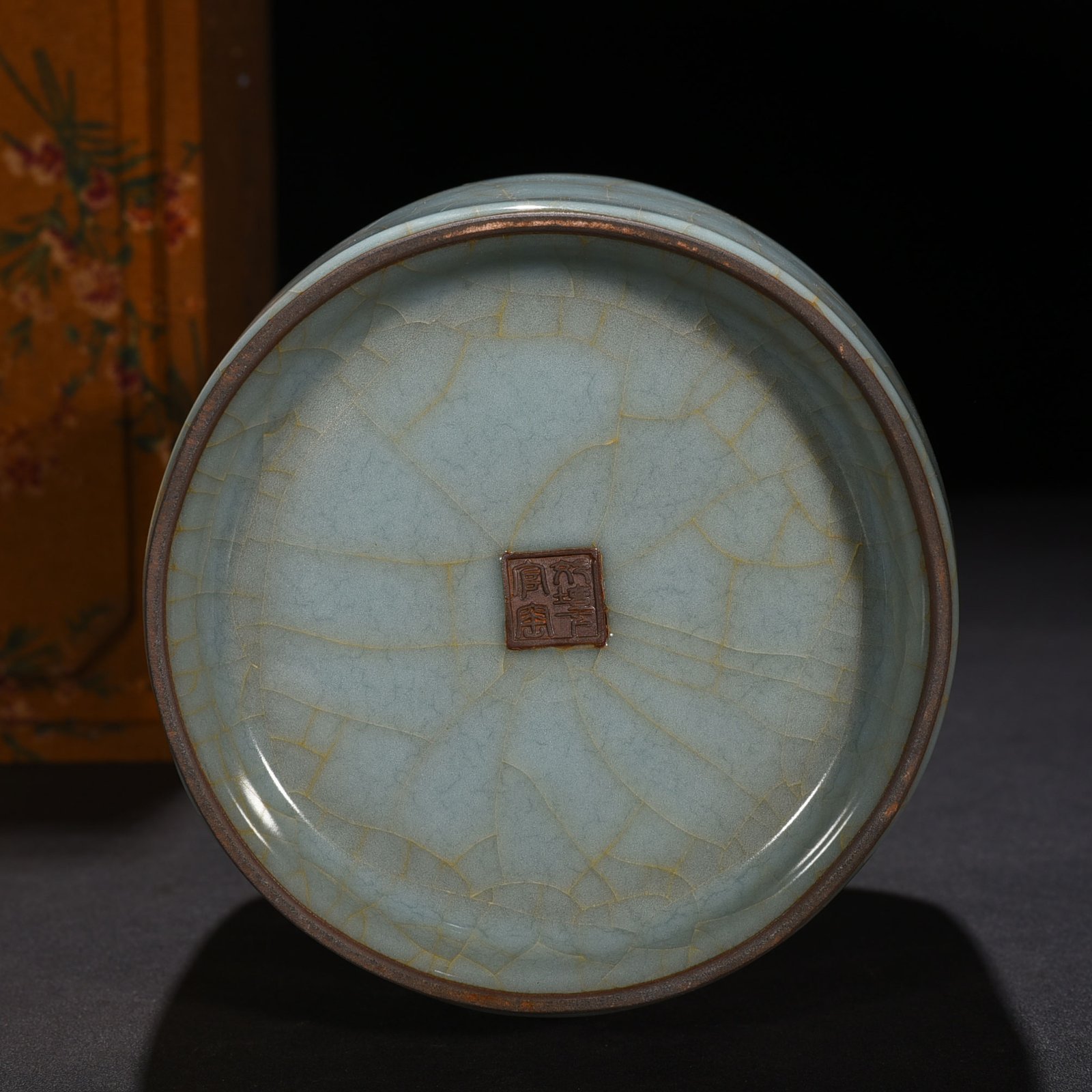 Song Dynasty jiaotanxia official kiln paper hammer vase