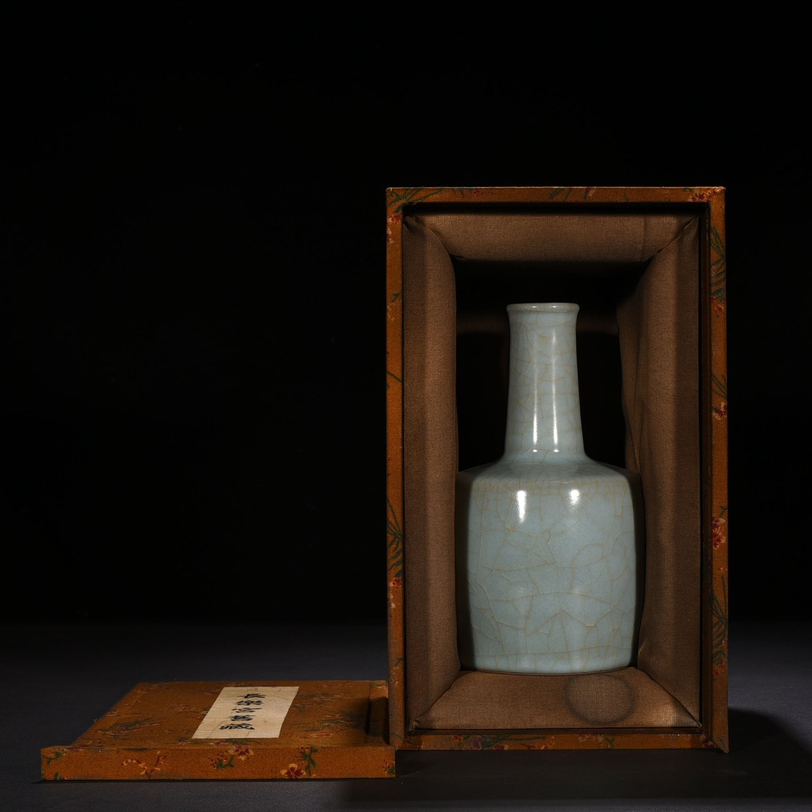 Song Dynasty jiaotanxia official kiln paper hammer vase