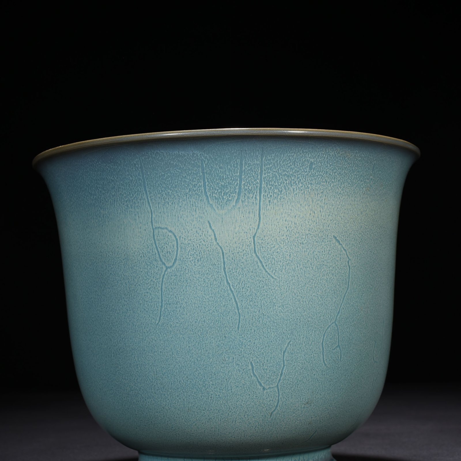 Song Dynastyn Jun kiln azure-glazed bell-shaped flowerpot with earthworm mud pattern