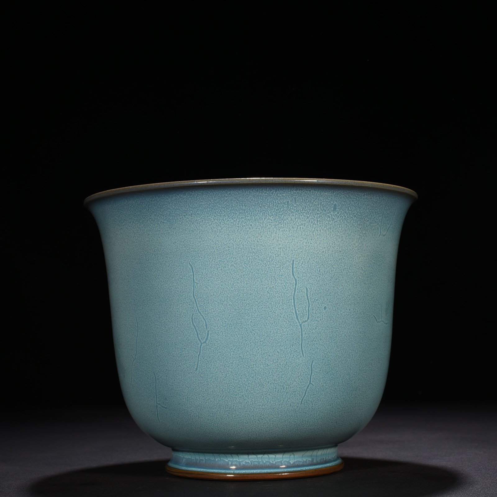 Song Dynastyn Jun kiln azure-glazed bell-shaped flowerpot with earthworm mud pattern