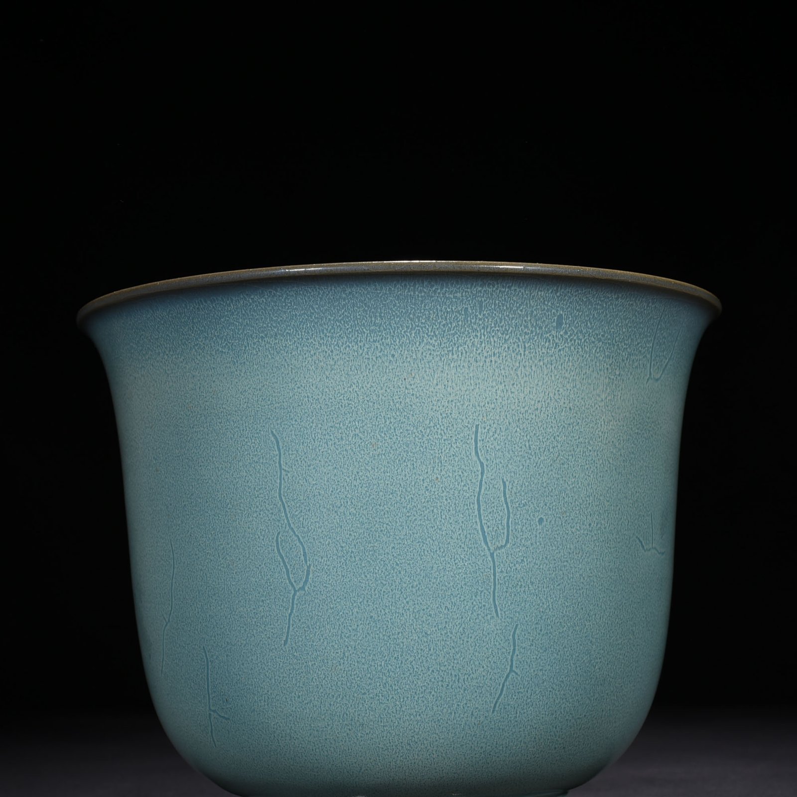 Song Dynastyn Jun kiln azure-glazed bell-shaped flowerpot with earthworm mud pattern