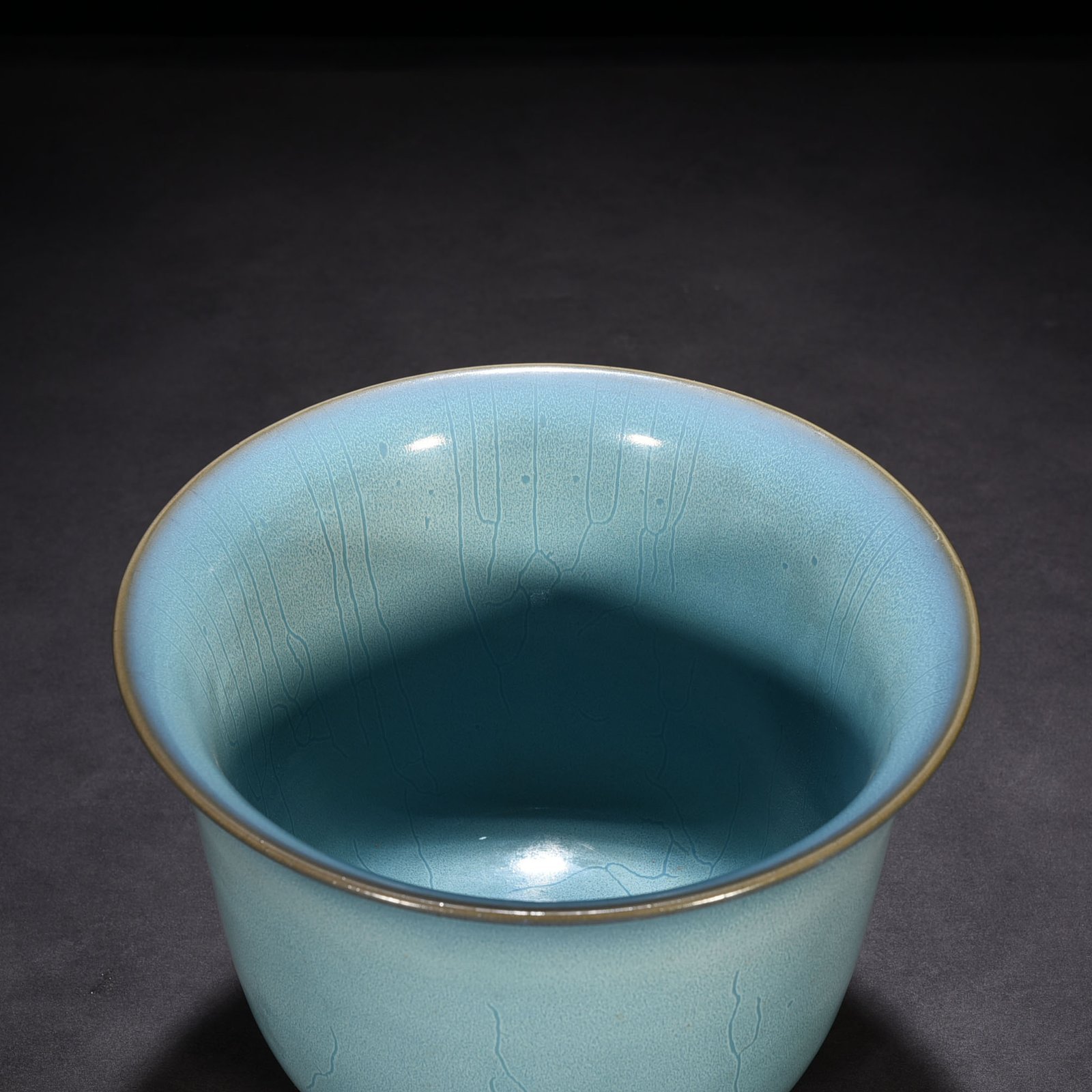 Song Dynastyn Jun kiln azure-glazed bell-shaped flowerpot with earthworm mud pattern