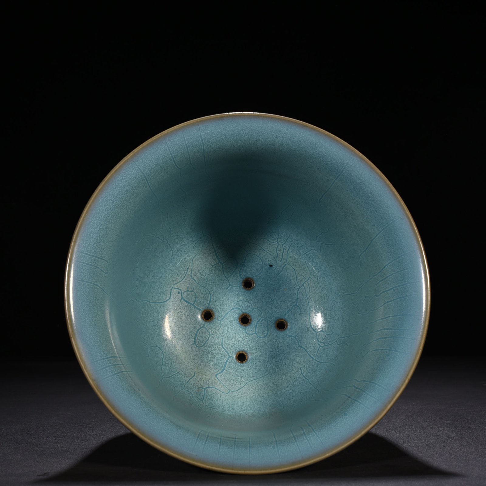 Song Dynastyn Jun kiln azure-glazed bell-shaped flowerpot with earthworm mud pattern