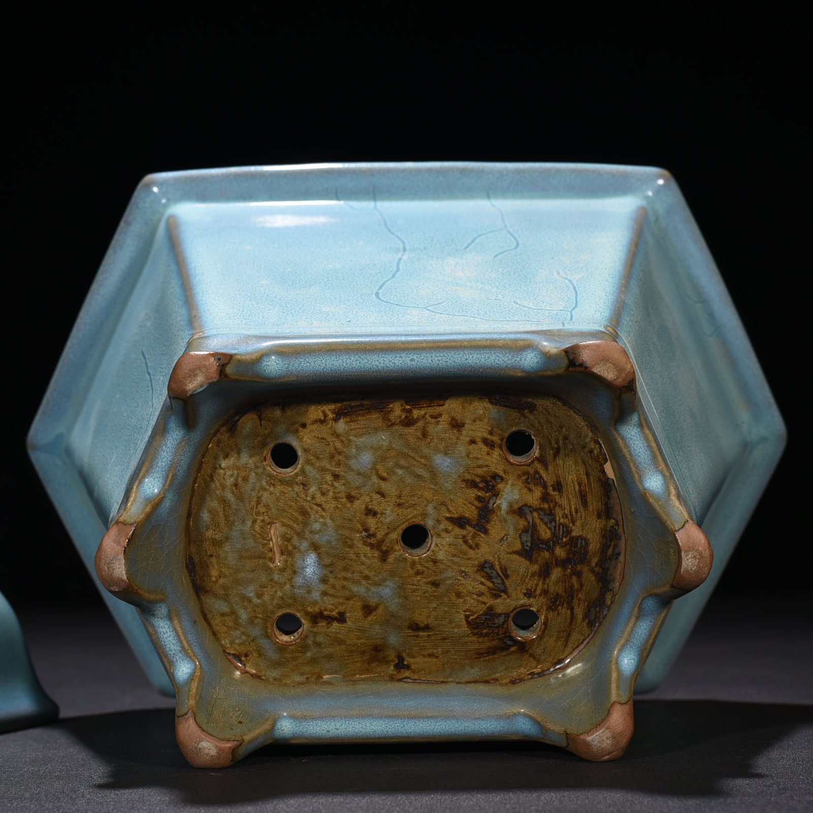 Song Dynasty Jun kiln azure-glazed hexagonal flowerpot with earthworm mud pattern
