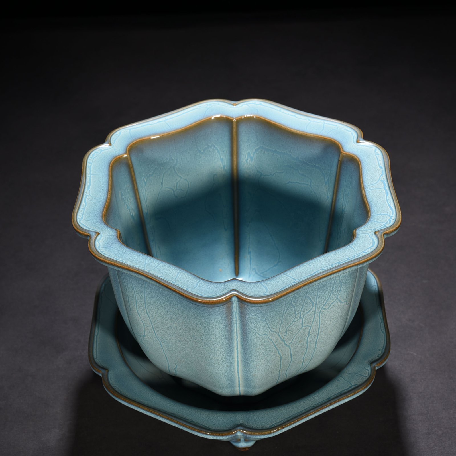 Song Dynasty Jun kiln azure-glazed hexagonal flower pot with earthworm mud pattern