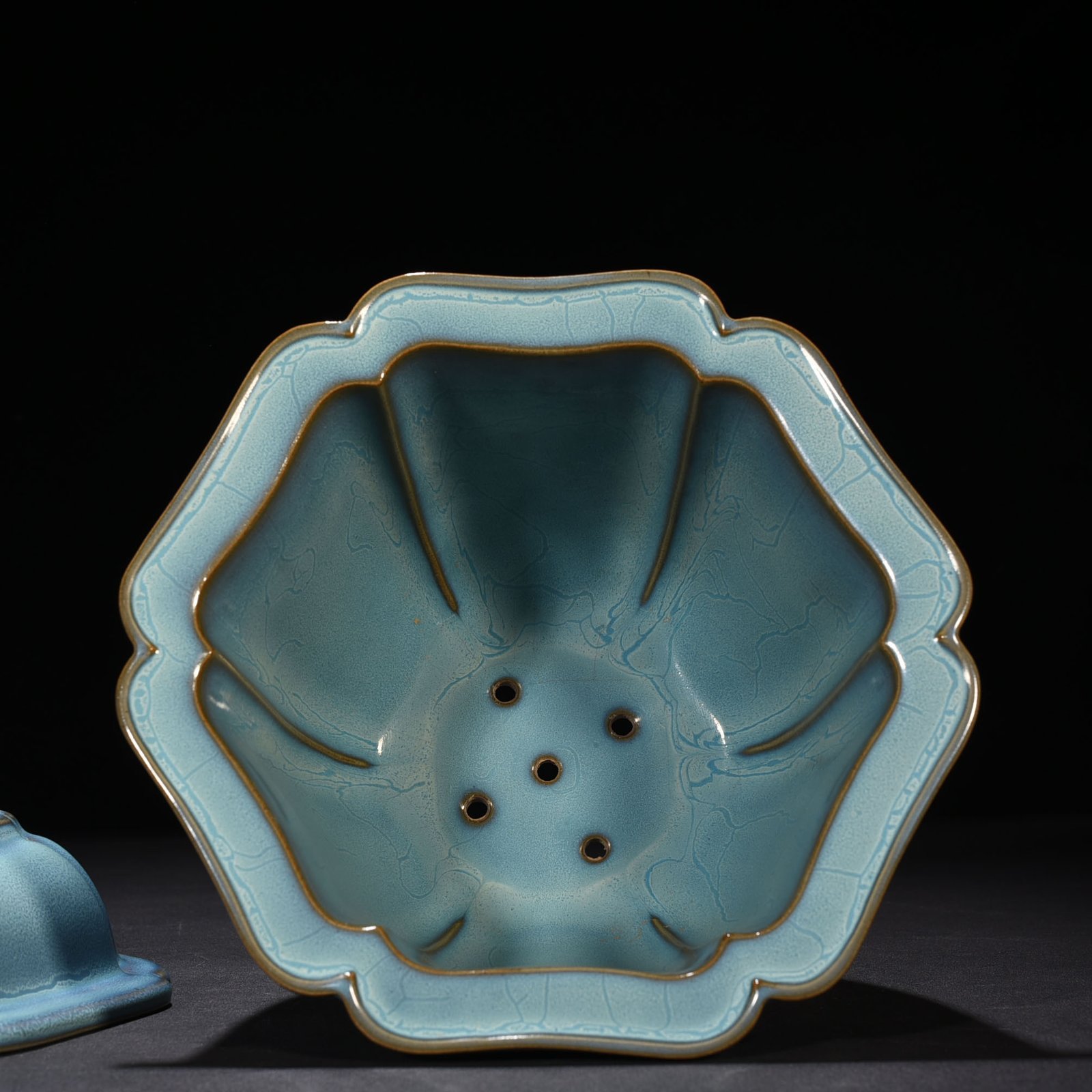 Song Dynasty Jun kiln azure-glazed hexagonal flower pot with earthworm mud pattern