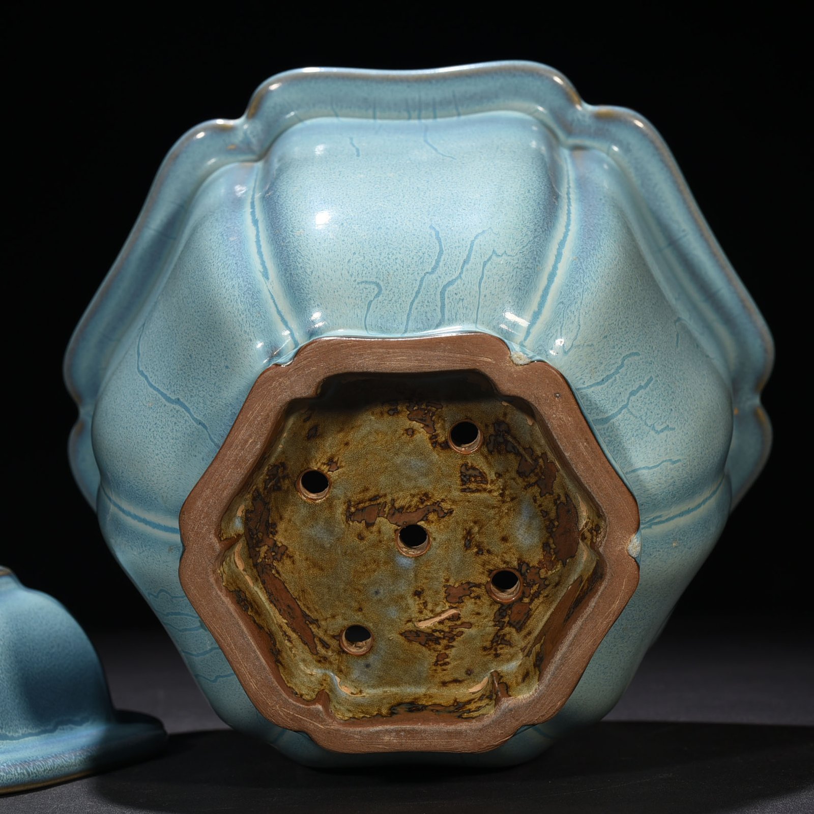 Song Dynasty Jun kiln azure-glazed hexagonal flower pot with earthworm mud pattern