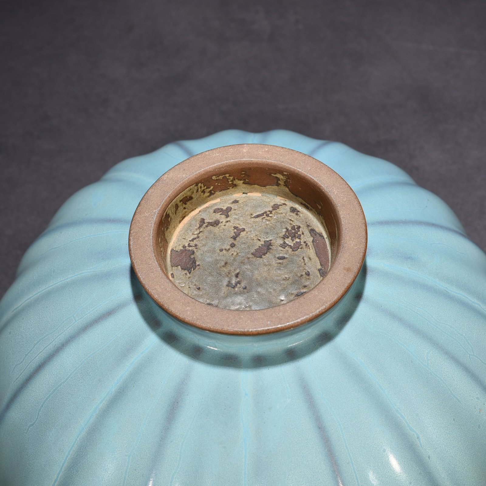 Song Dynasty Jun kiln azure glaze scraped sunflower mouth bowl with earthworm mud pattern