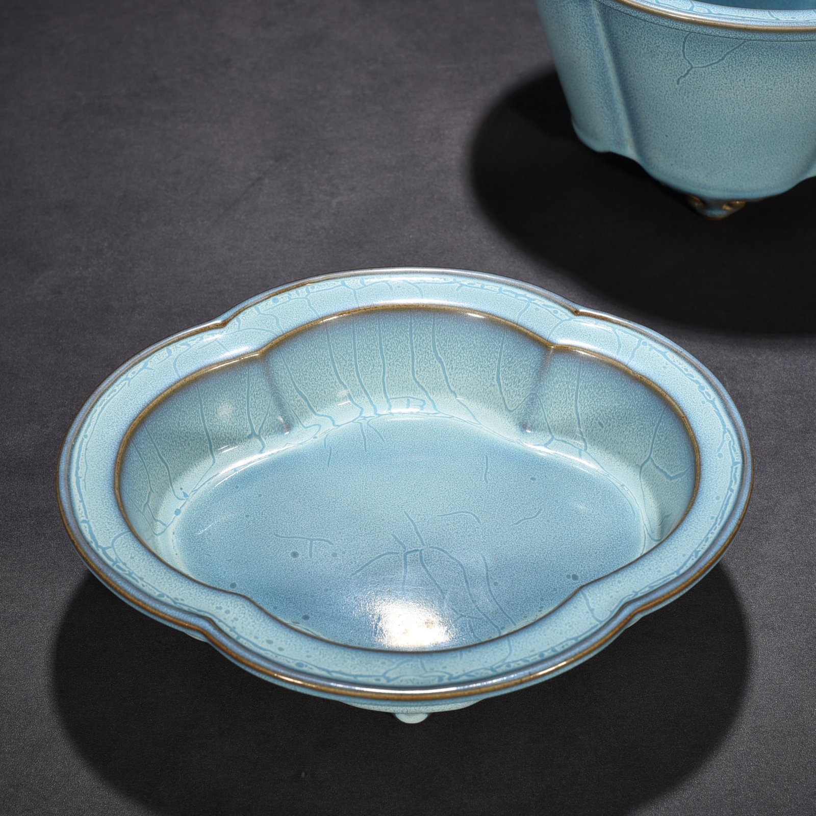 Song Dynasty Jun kiln azure-glazed crabapple-style flowerpot with earthworm mud pattern 17 23 cm Support 7 23 cm Pot