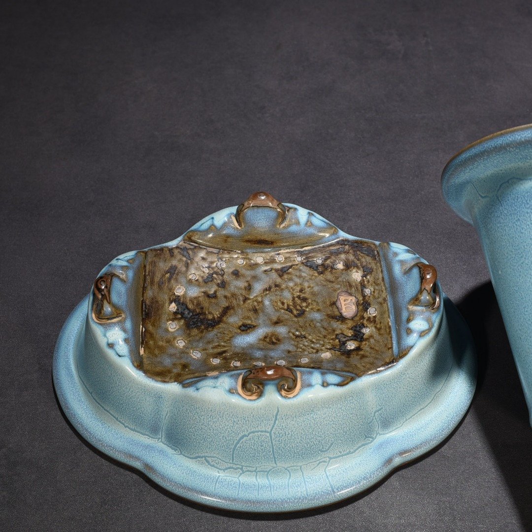 Song Dynasty Jun kiln azure-glazed crabapple-style flowerpot with earthworm mud pattern 17 23 cm Support 7 23 cm Pot