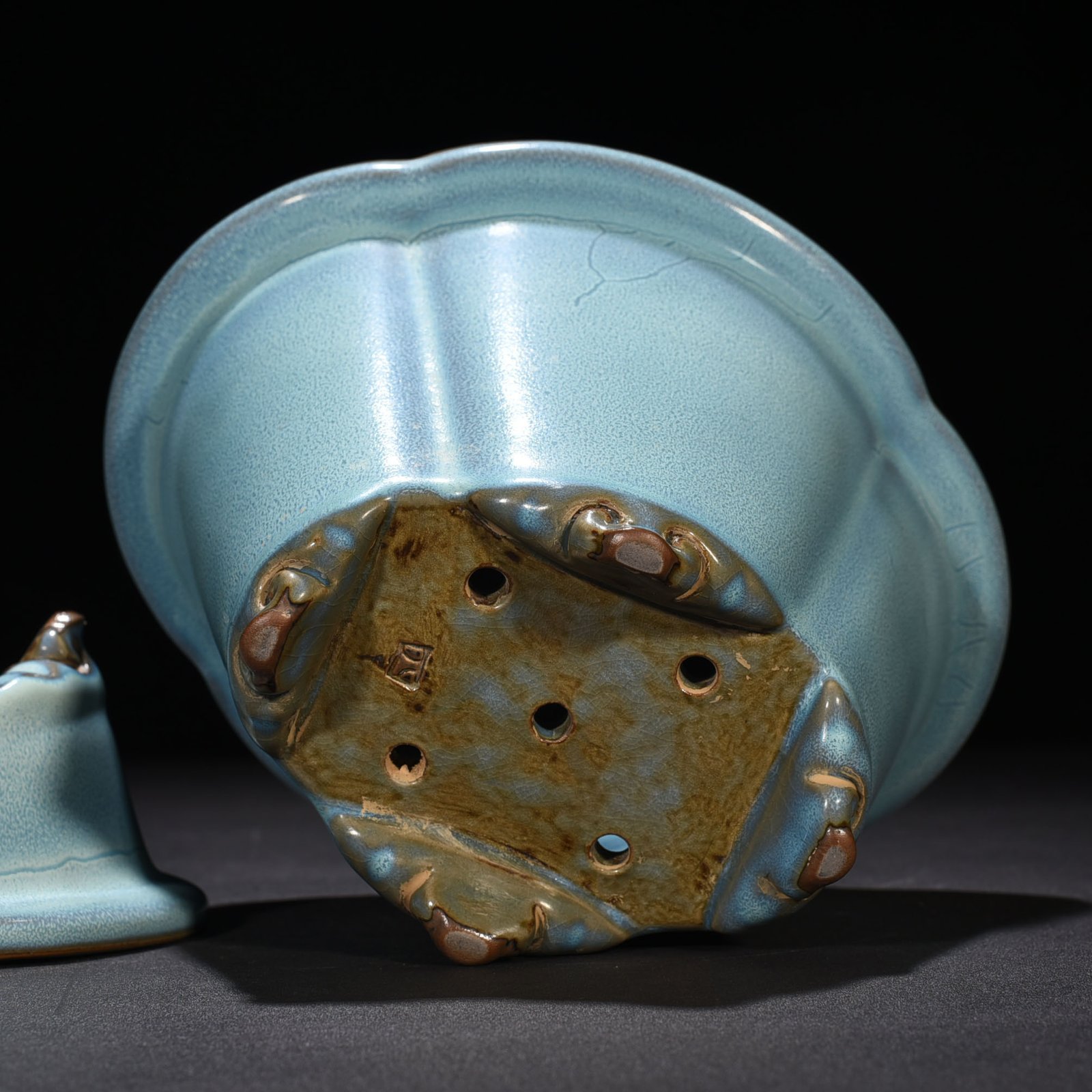Song Dynasty Jun kiln azure-glazed crabapple-style flowerpot with earthworm mud pattern 17 23 cm Support 7 23 cm Pot