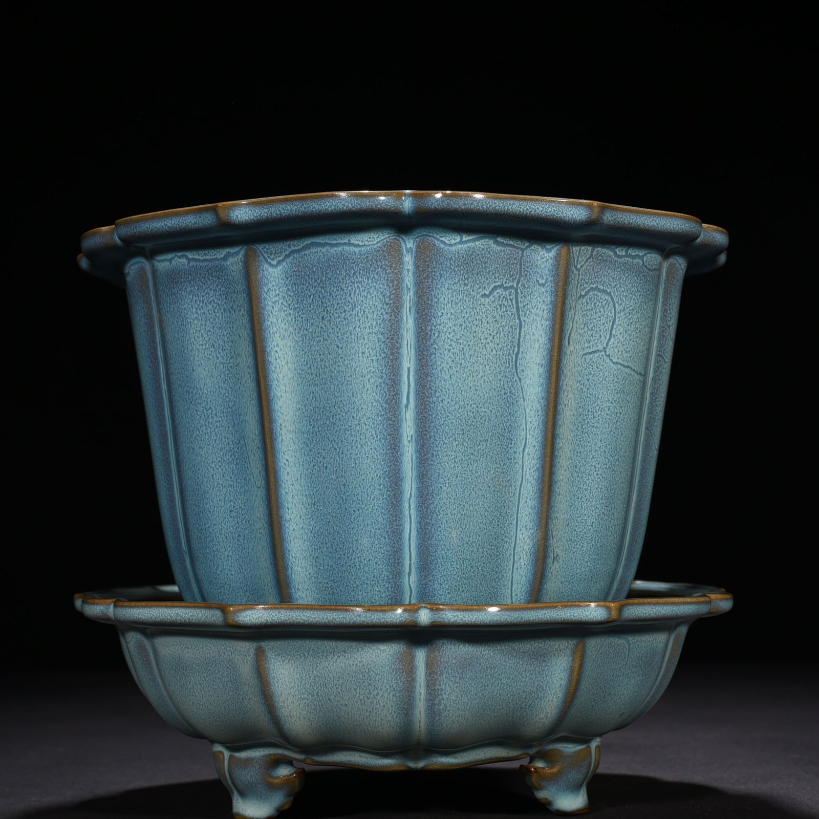 Song Dynasty Jun kiln azure glazed sunflower pot with folded edge and earthworm pattern 21 25 cm Pot holder 8 25 cm Pot