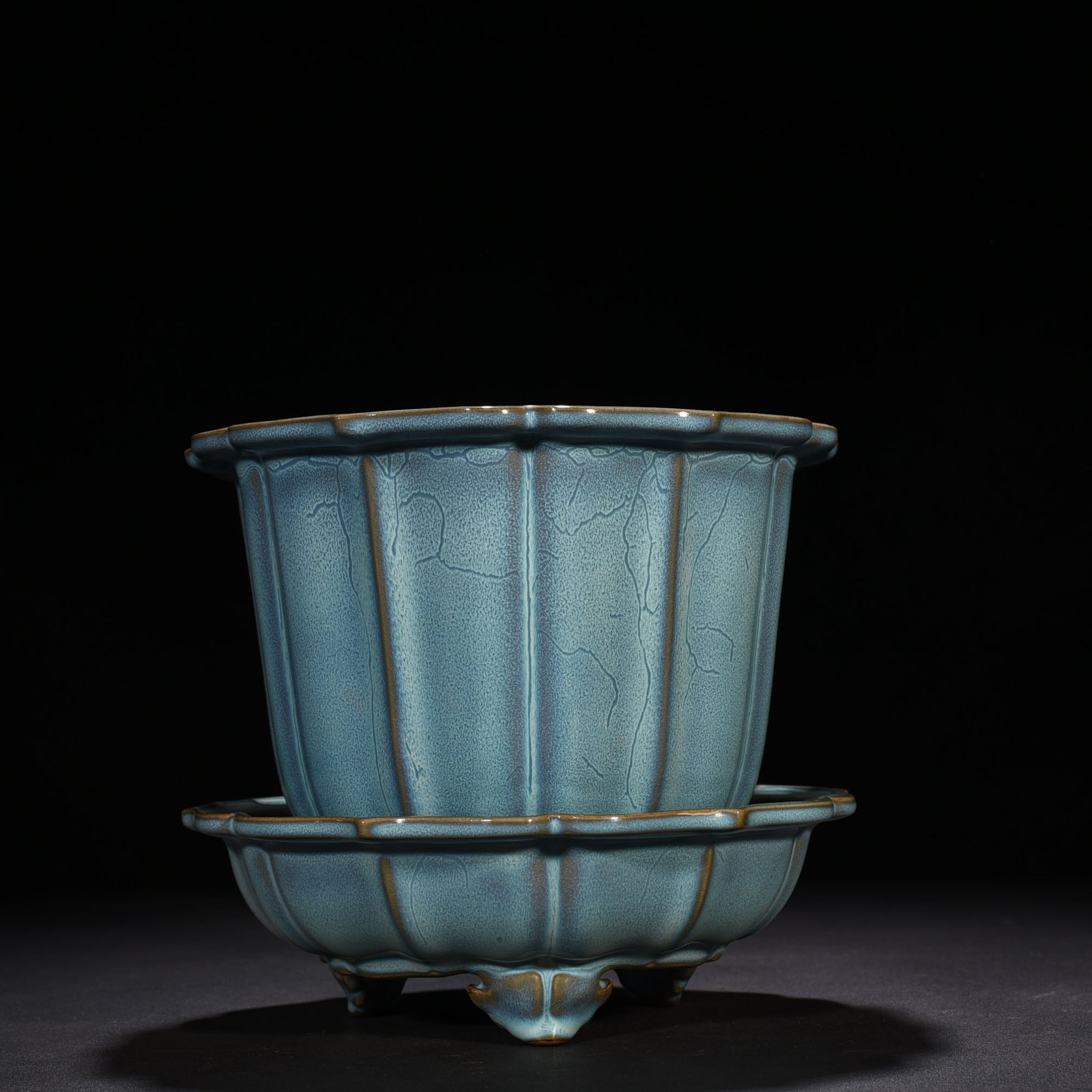 Song Dynasty Jun kiln azure glazed sunflower pot with folded edge and earthworm pattern 21 25 cm Pot holder 8 25 cm Pot