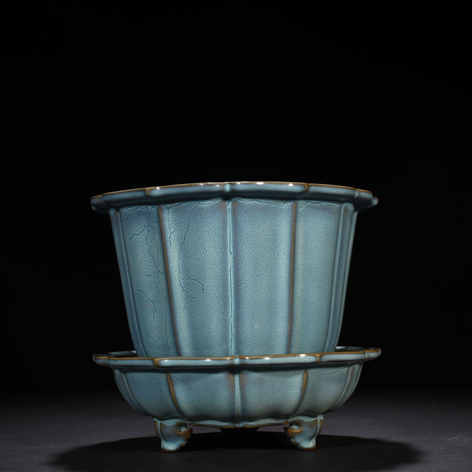 Song Dynasty Jun kiln azure glazed sunflower pot with folded edge and earthworm pattern 21 25 cm Pot holder 8 25 cm Pot
