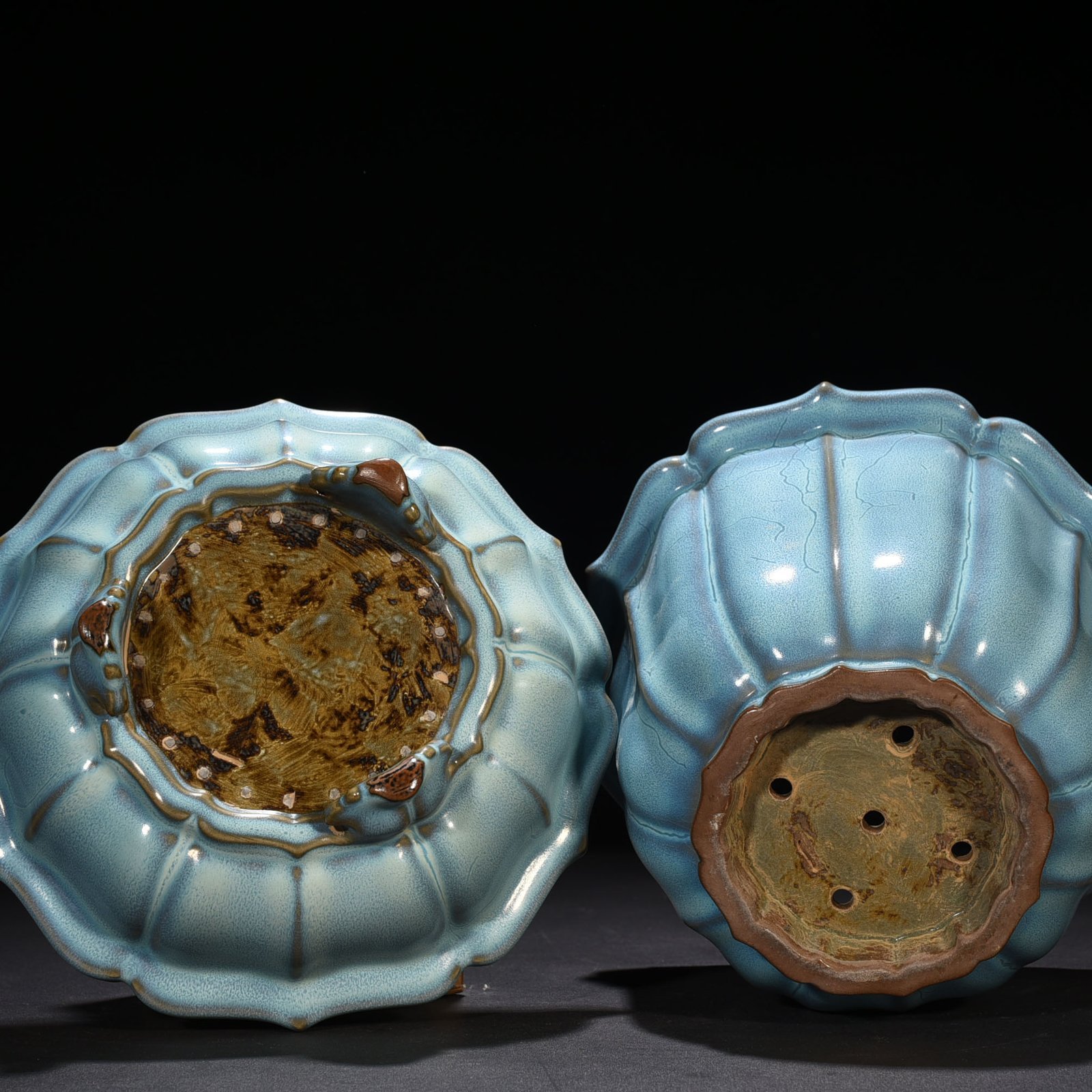 Song Dynasty Jun kiln azure glazed sunflower pot with folded edge and earthworm pattern 21 25 cm Pot holder 8 25 cm Pot