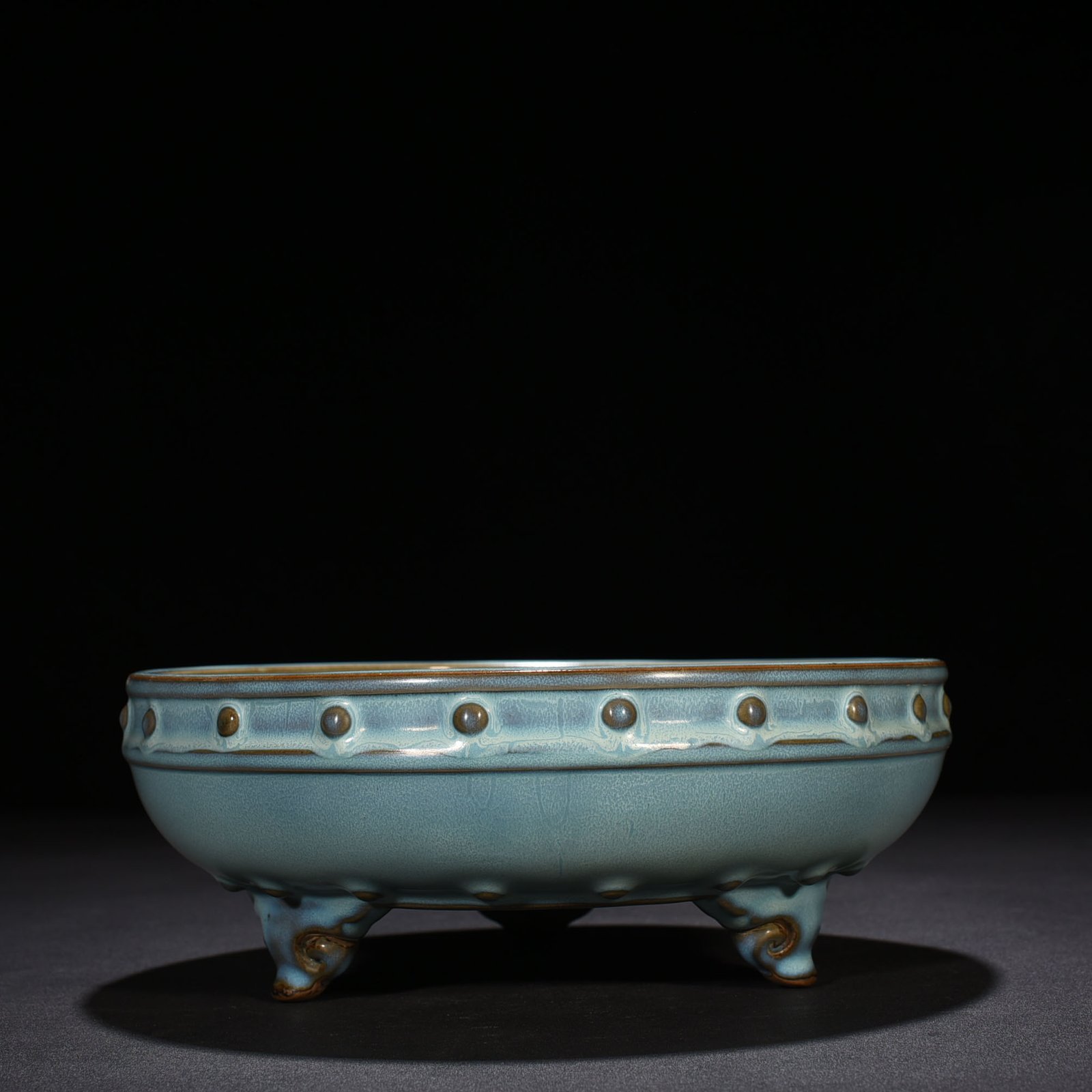 Song Dynasty Jun kiln azure glaze drum nail wash with earthworm mud pattern