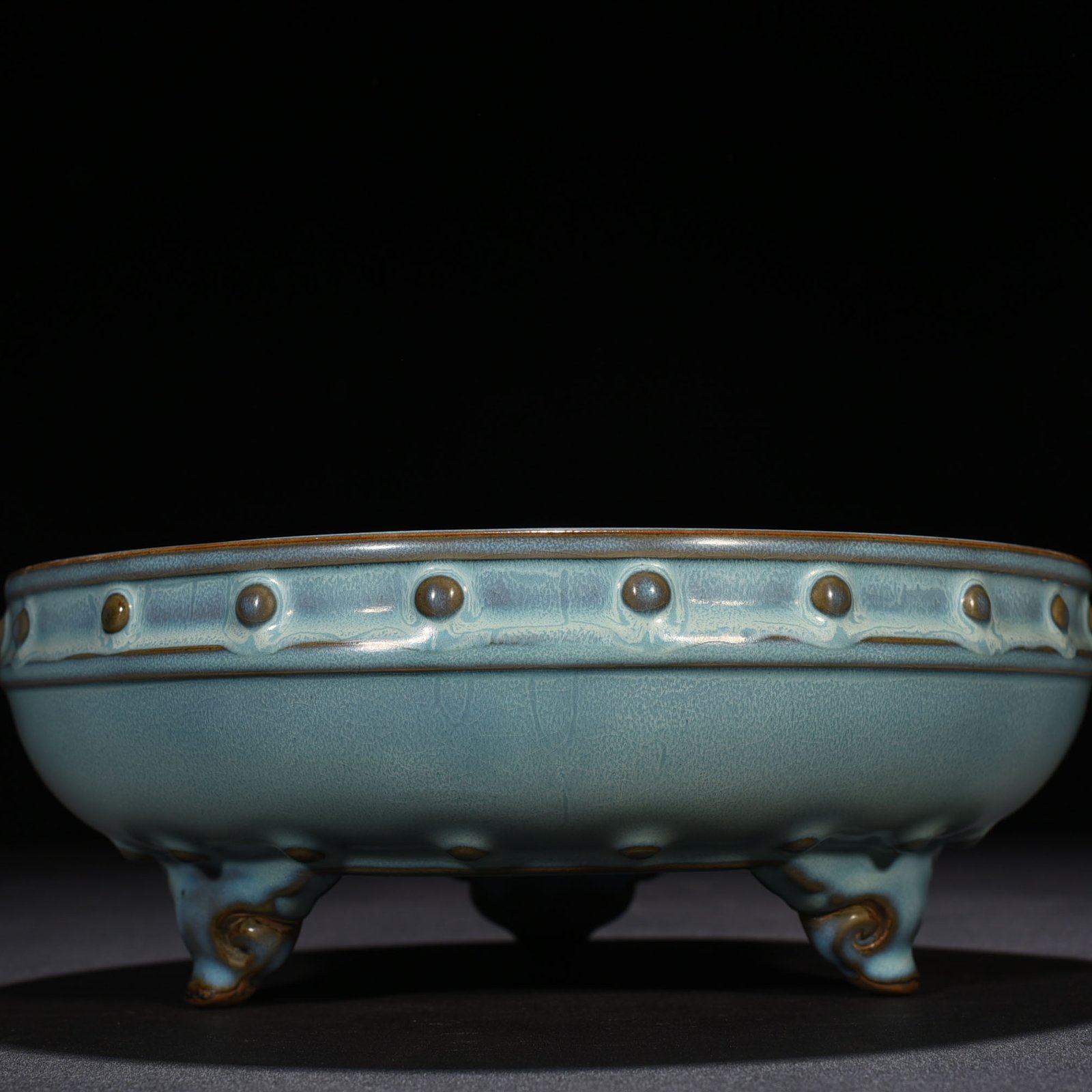 Song Dynasty Jun kiln azure glaze drum nail wash with earthworm mud pattern