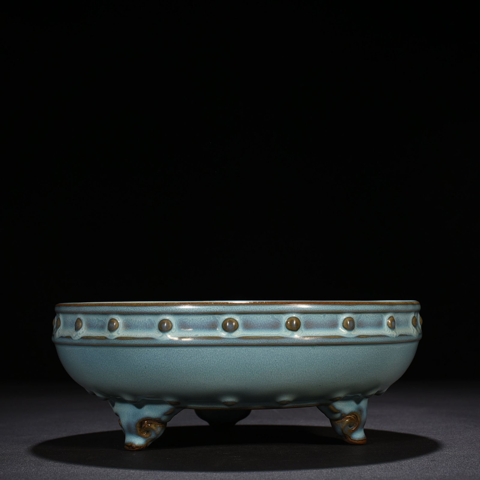 Song Dynasty Jun kiln azure glaze drum nail wash with earthworm mud pattern