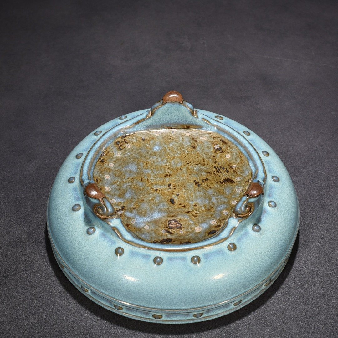 Song Dynasty Jun kiln azure glaze drum nail wash with earthworm mud pattern
