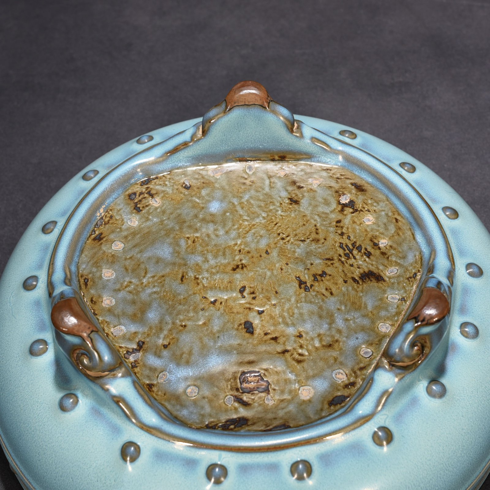 Song Dynasty Jun kiln azure glaze drum nail wash with earthworm mud pattern