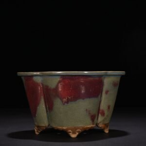 Song Dynasty Jun kiln Yaobian Begonia style flower pot carved Huantai Hanyuan Hall
