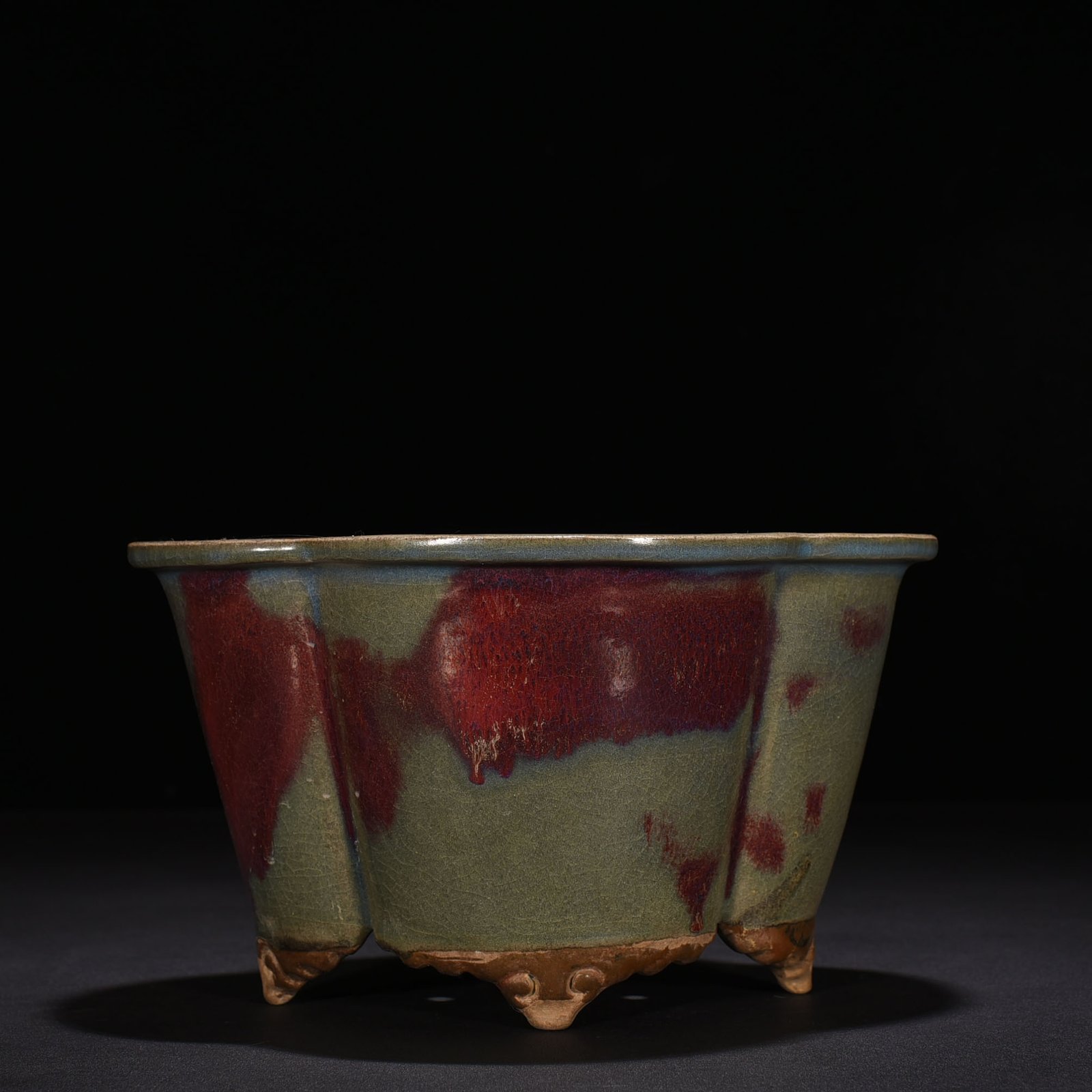 Song Dynasty Jun kiln Yaobian Begonia style flower pot carved Huantai Hanyuan Hall