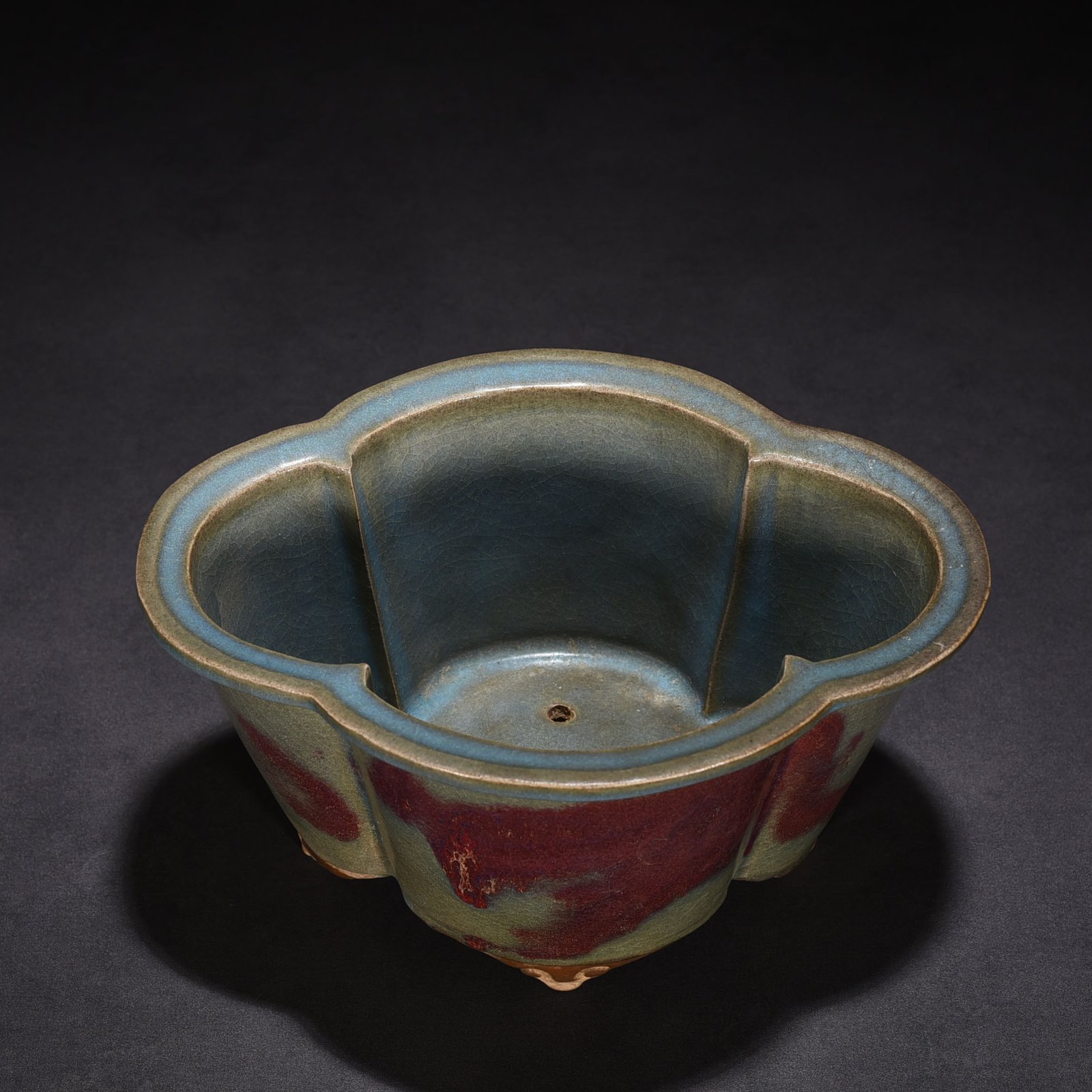 Song Dynasty Jun kiln Yaobian Begonia style flower pot carved Huantai Hanyuan Hall